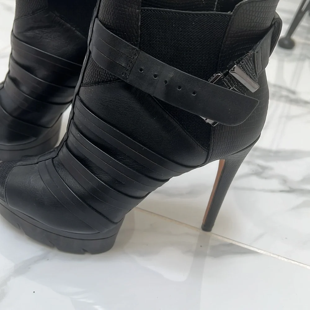 NEW BCBG Max Azria heels - Picture 4 of 7